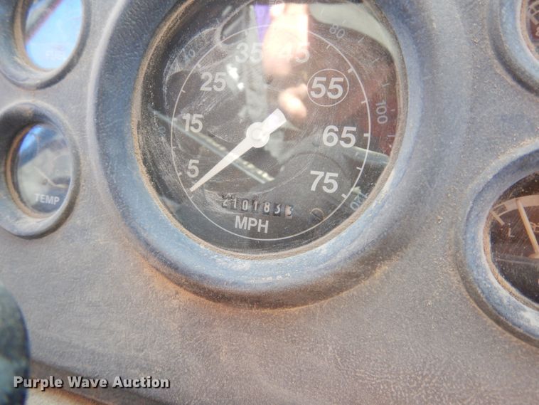 image for item DK3421 1989 Ford L8000  tank truck