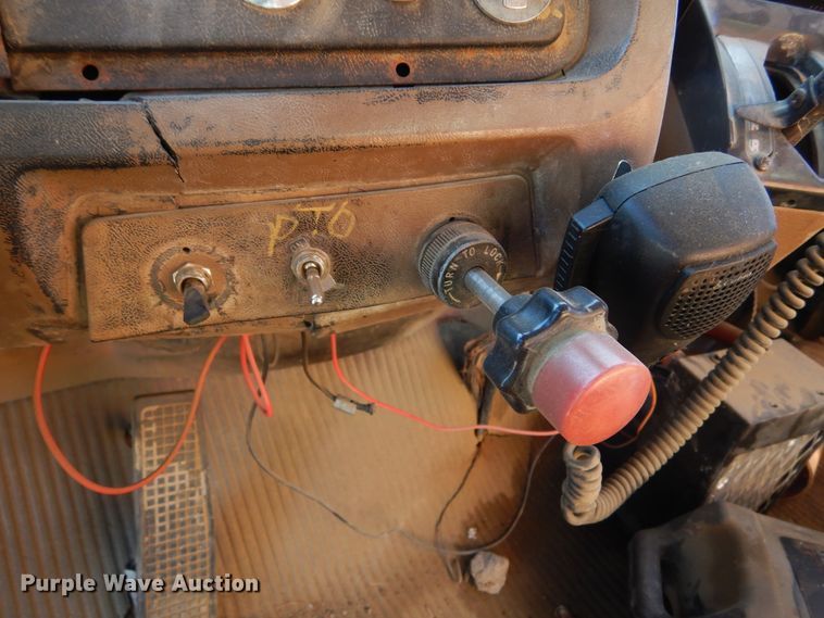 image for item DK3421 1989 Ford L8000  tank truck