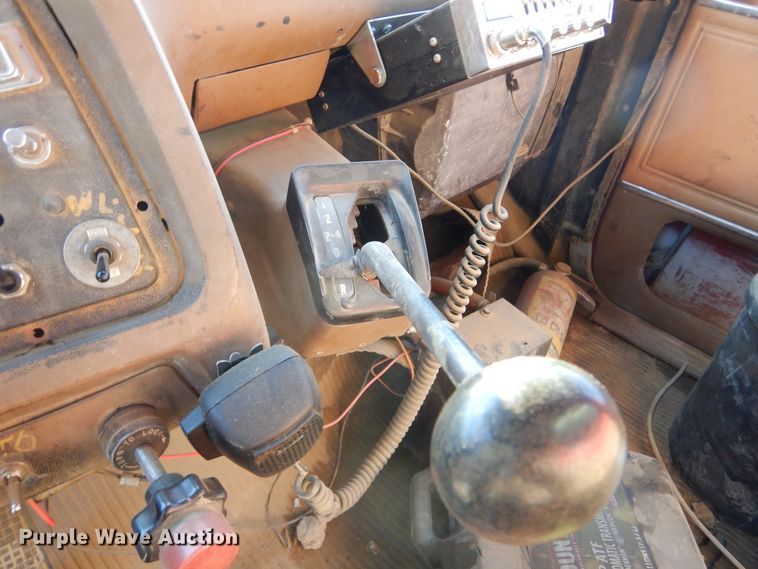 image for item DK3421 1989 Ford L8000  tank truck