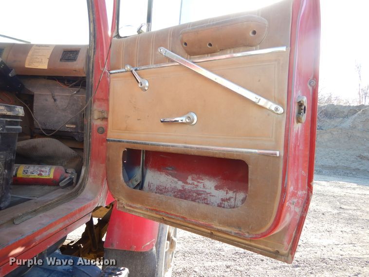 image for item DK3421 1989 Ford L8000  tank truck