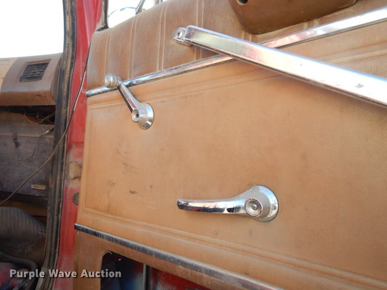 image for item DK3421 1989 Ford L8000  tank truck