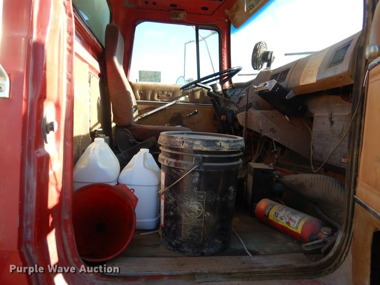 image for item DK3421 1989 Ford L8000  tank truck