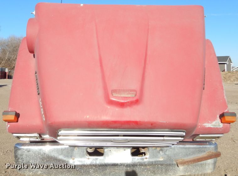 image for item DK3421 1989 Ford L8000  tank truck