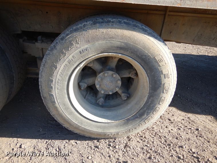 image for item DK3421 1989 Ford L8000  tank truck