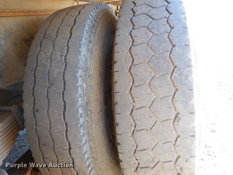 image for item DK3421 1989 Ford L8000  tank truck