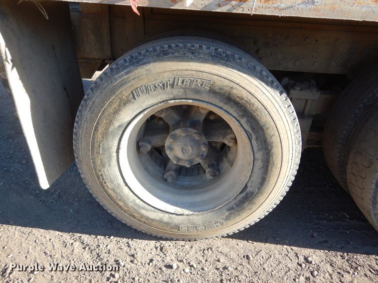 image for item DK3421 1989 Ford L8000  tank truck