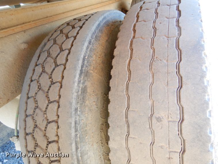 image for item DK3421 1989 Ford L8000  tank truck