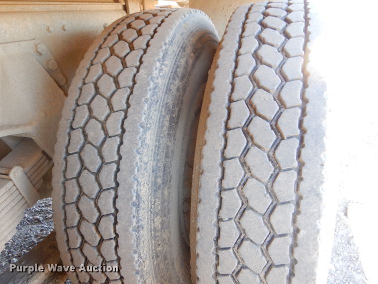 image for item DK3421 1989 Ford L8000  tank truck