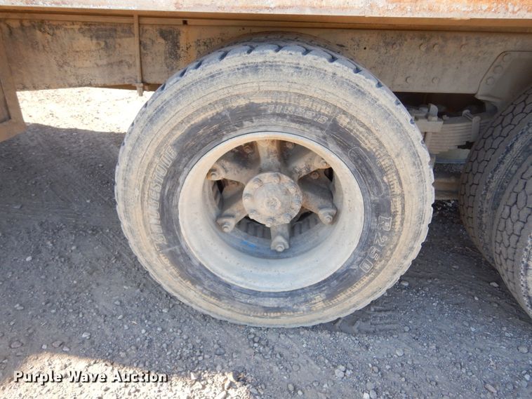 image for item DK3421 1989 Ford L8000  tank truck