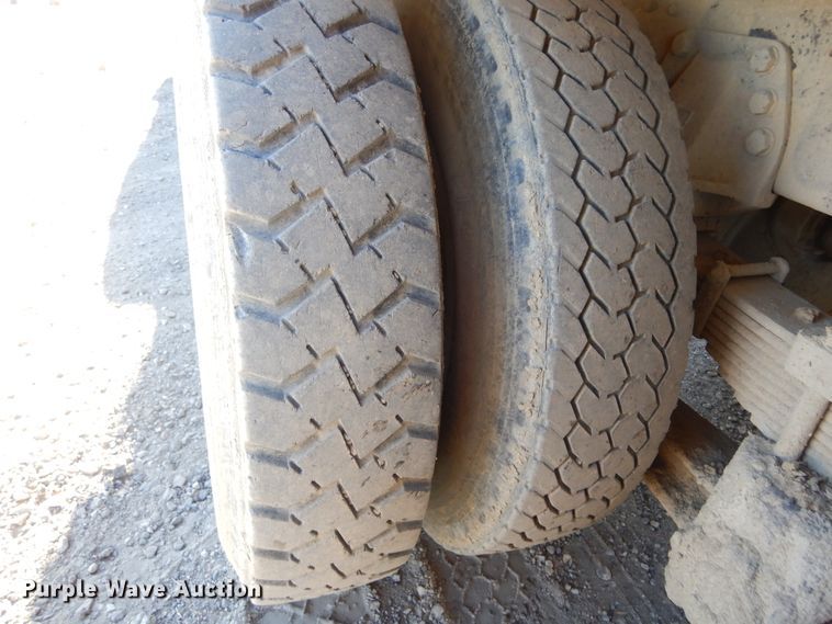 image for item DK3421 1989 Ford L8000  tank truck