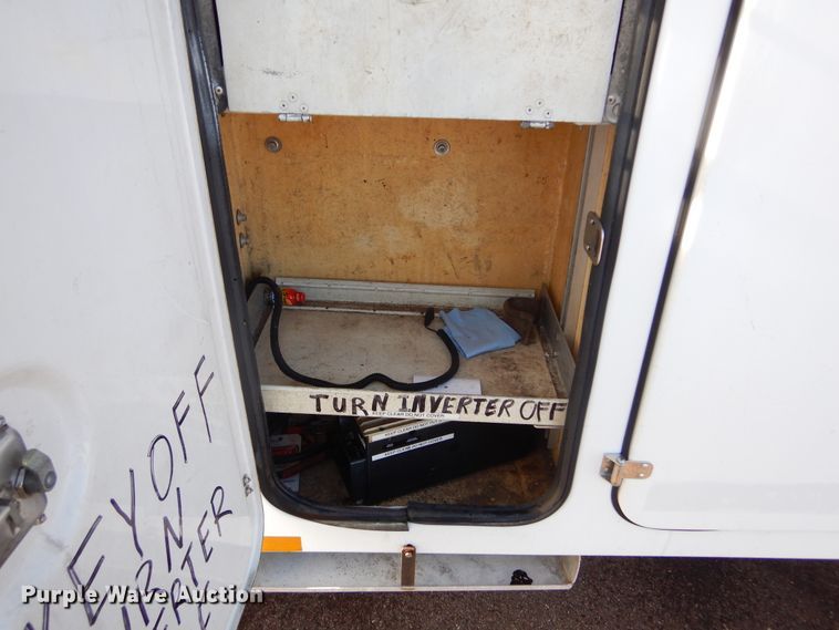image for item DK3438 2006 Ford F750 Super Duty  bucket truck