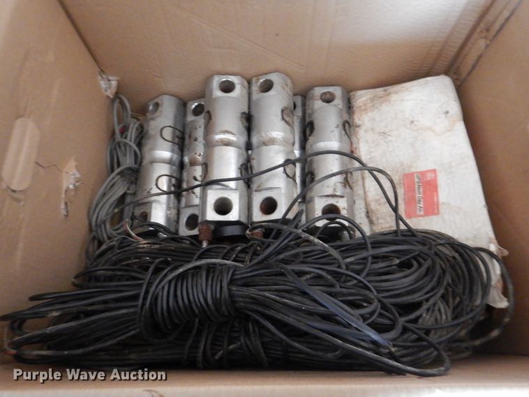 image for item DL0697 (2) piece scale