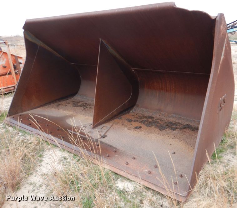 image for item DL0702 ACS JD824J  bucket