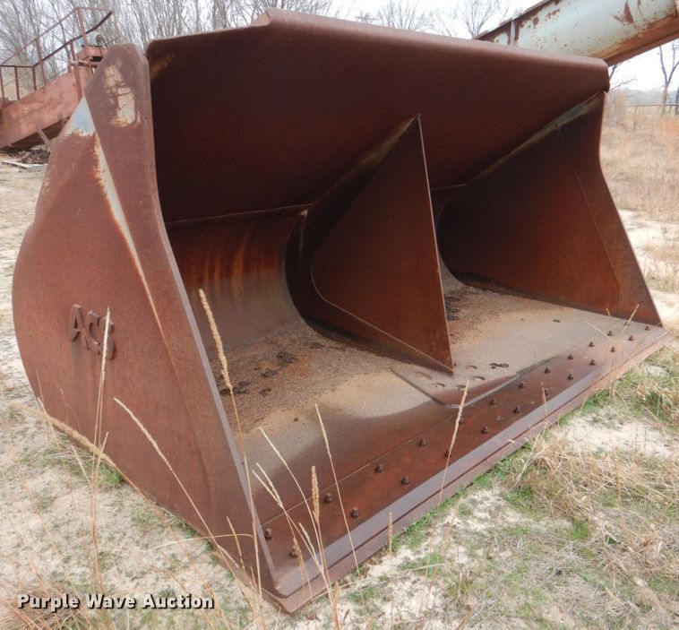 image for item DL0702 ACS JD824J  bucket