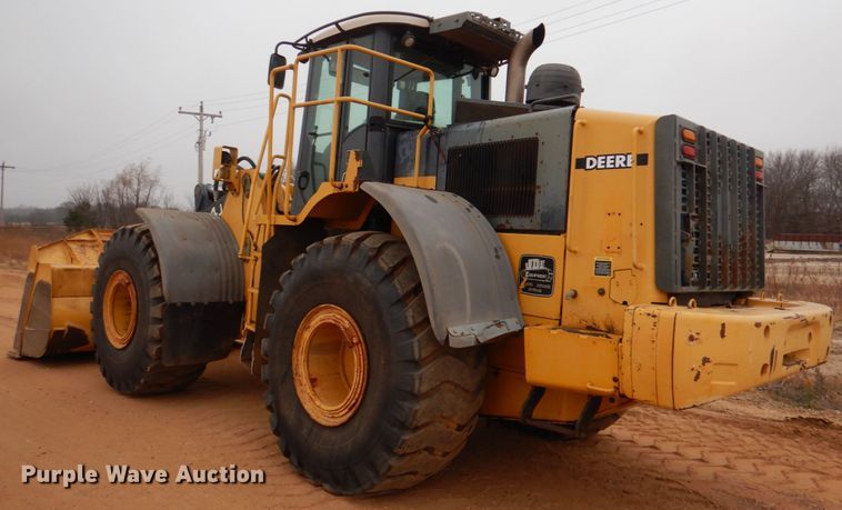 image for item DL0705 2006 John Deere 824J  wheel loader