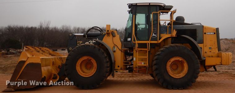 image for item DL0705 2006 John Deere 824J  wheel loader