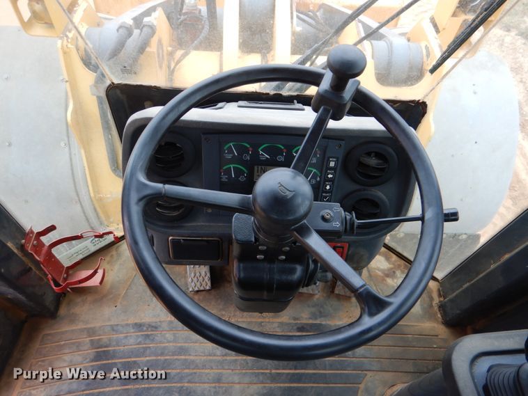 image for item DL0705 2006 John Deere 824J  wheel loader