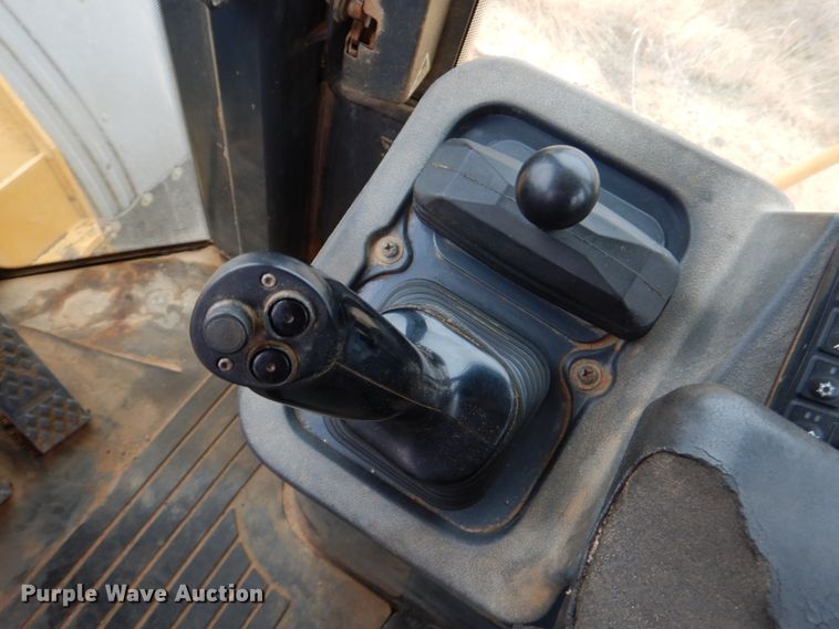 image for item DL0705 2006 John Deere 824J  wheel loader