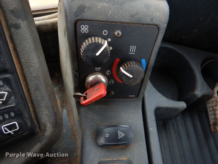 image for item DL0705 2006 John Deere 824J  wheel loader