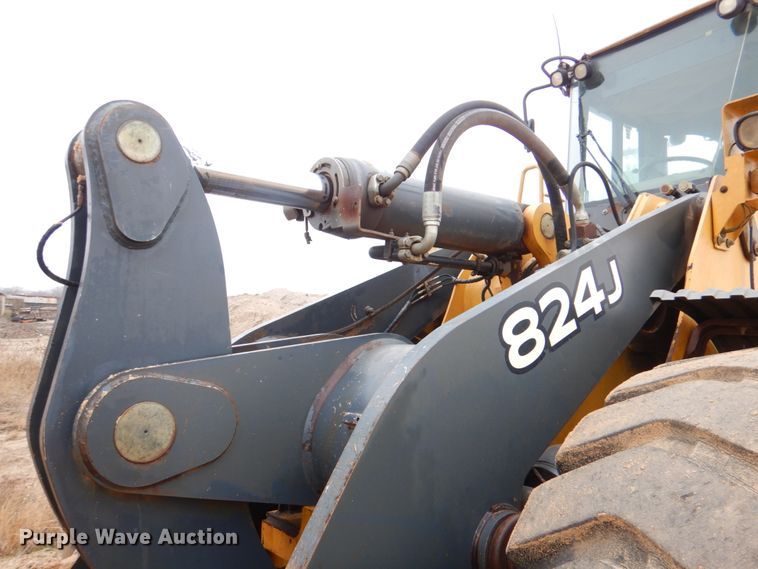 image for item DL0705 2006 John Deere 824J  wheel loader