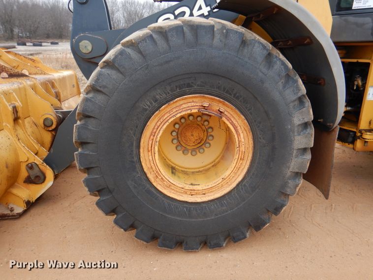 image for item DL0705 2006 John Deere 824J  wheel loader