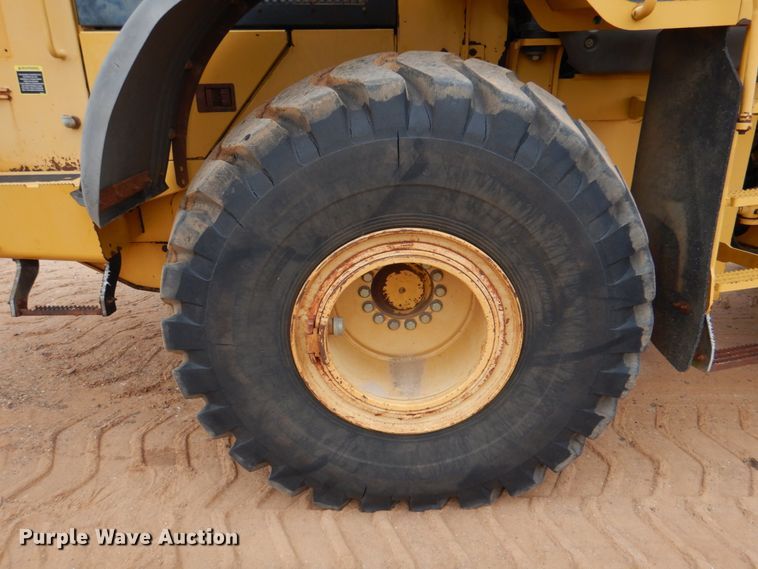 image for item DL0705 2006 John Deere 824J  wheel loader