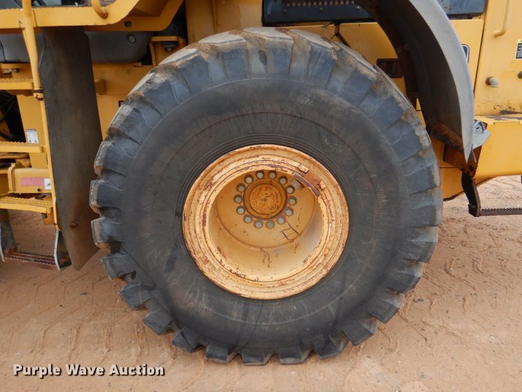 image for item DL0705 2006 John Deere 824J  wheel loader