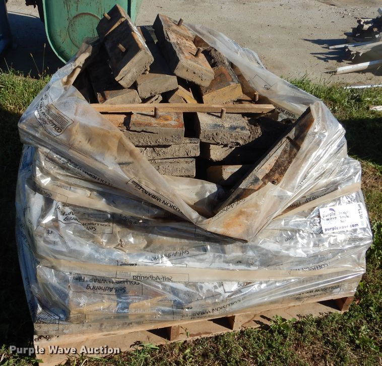 image for item DL6336 24" W rubber track pads