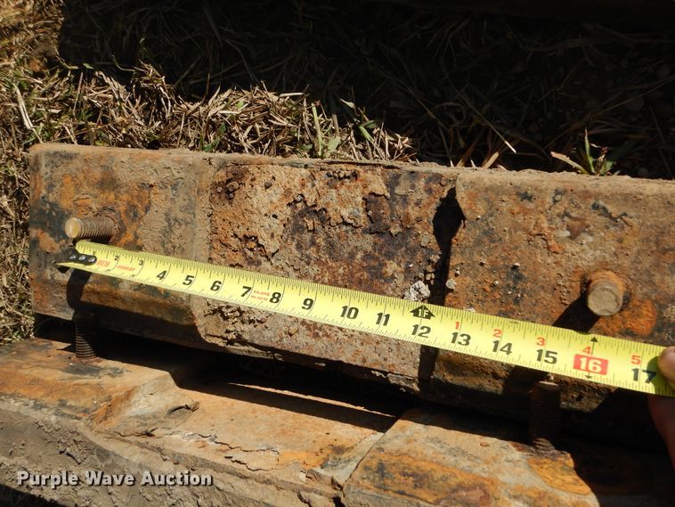 image for item DL6336 24" W rubber track pads