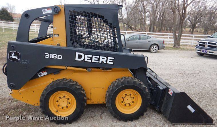image for item DN2552 2010 John Deere 318D  skid steer loader