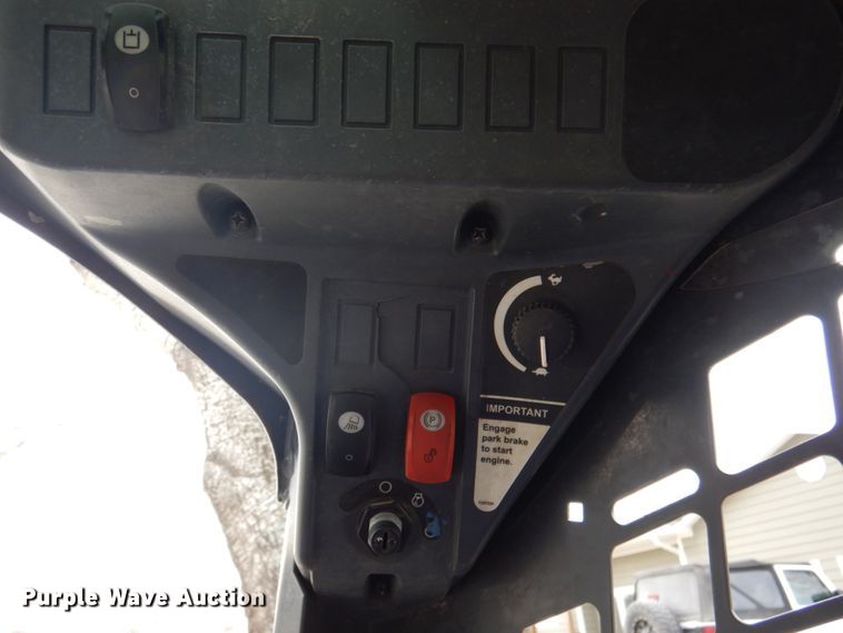 image for item DN2552 2010 John Deere 318D  skid steer loader