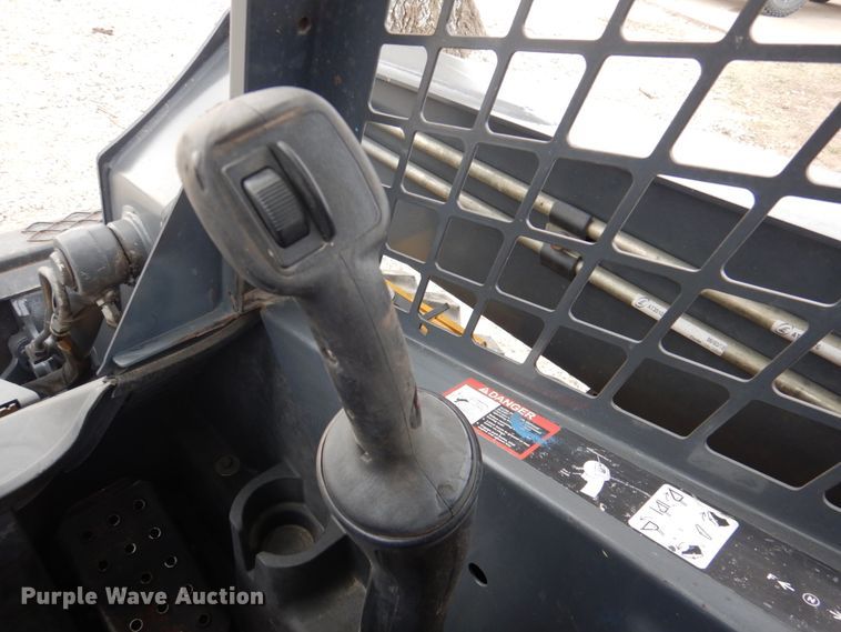 image for item DN2552 2010 John Deere 318D  skid steer loader