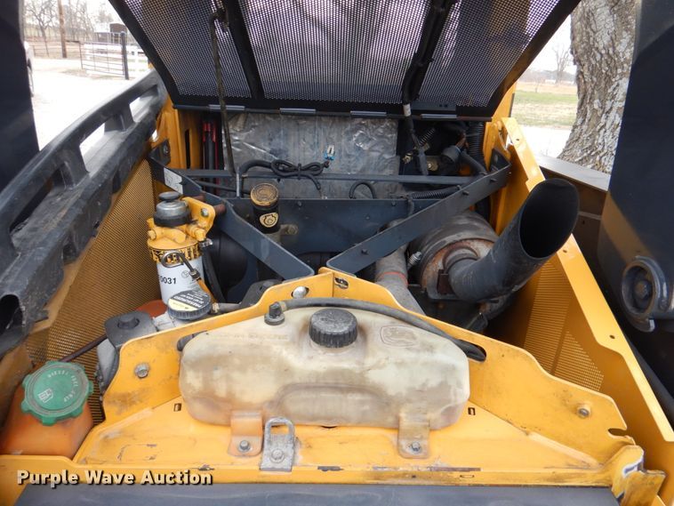 image for item DN2552 2010 John Deere 318D  skid steer loader