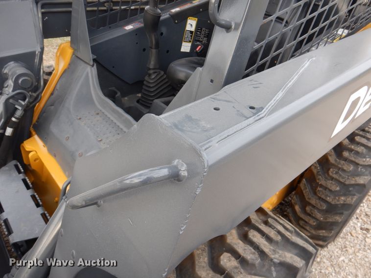 image for item DN2552 2010 John Deere 318D  skid steer loader