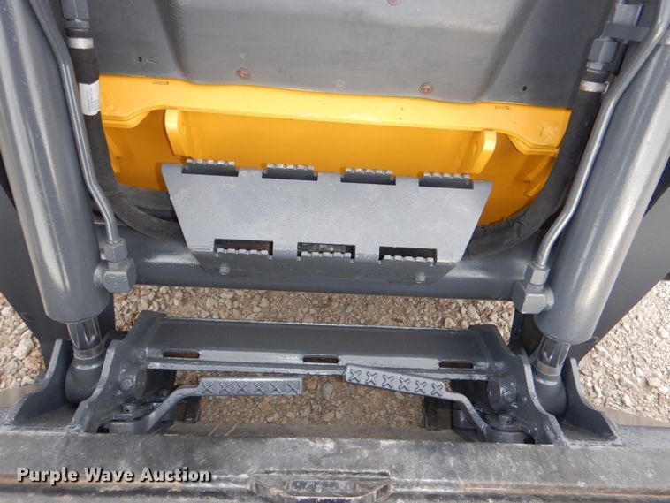 image for item DN2552 2010 John Deere 318D  skid steer loader