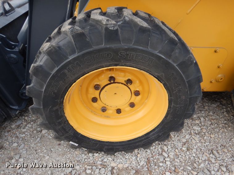 image for item DN2552 2010 John Deere 318D  skid steer loader