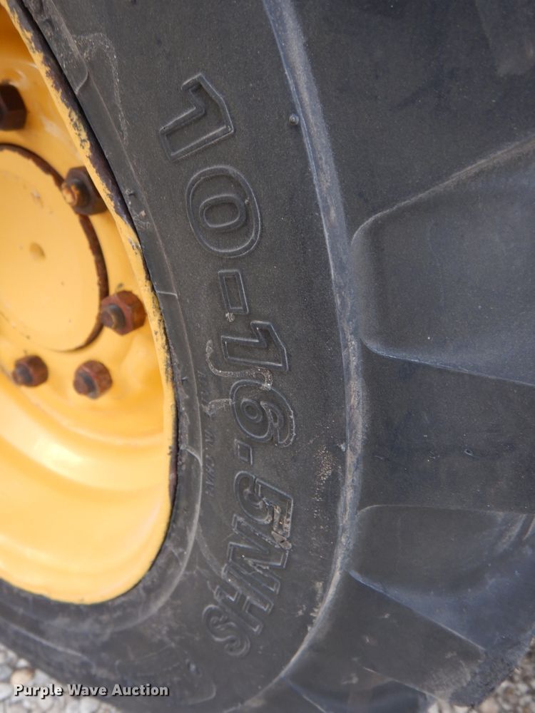 image for item DN2552 2010 John Deere 318D  skid steer loader