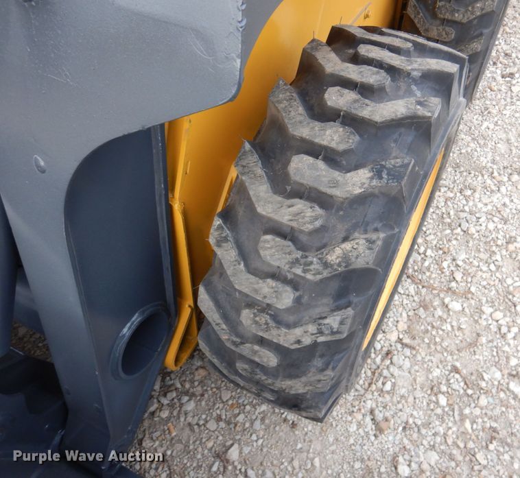 image for item DN2552 2010 John Deere 318D  skid steer loader