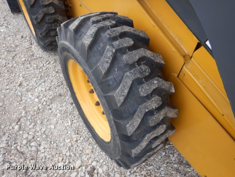 image for item DN2552 2010 John Deere 318D  skid steer loader