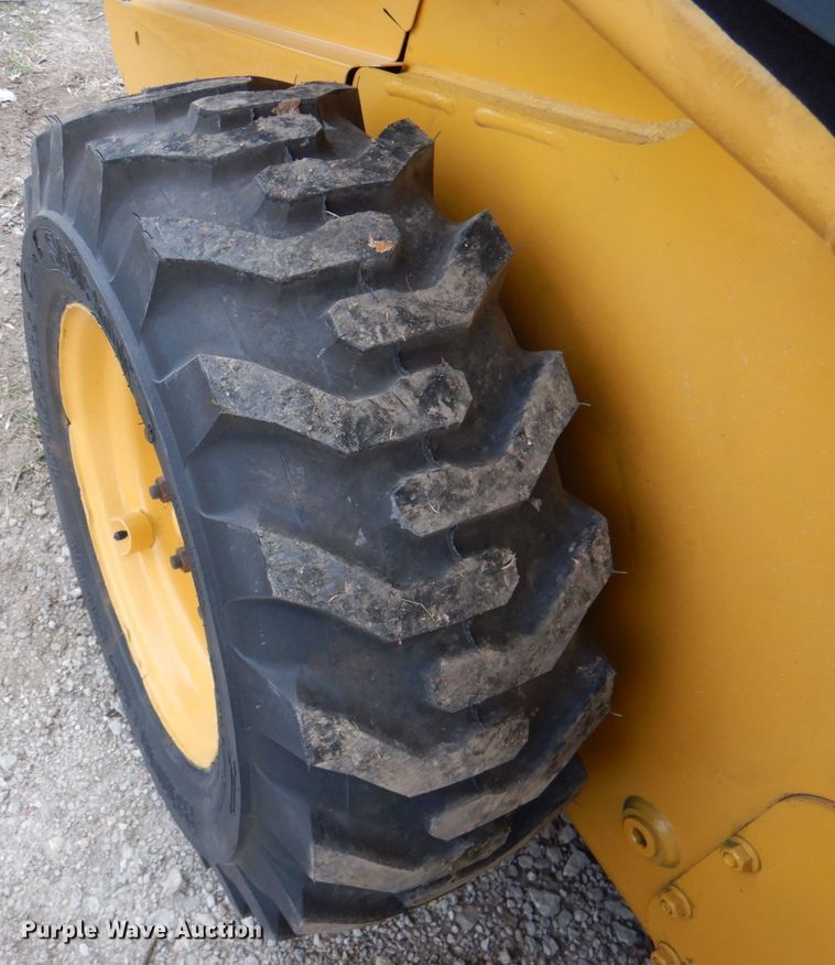 image for item DN2552 2010 John Deere 318D  skid steer loader