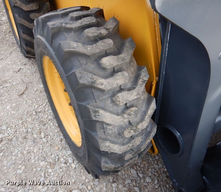 image for item DN2552 2010 John Deere 318D  skid steer loader