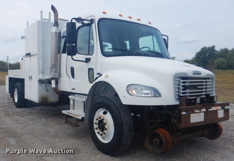 image for item HT9459 2004 Freightliner Business Class M2  utility / service truck