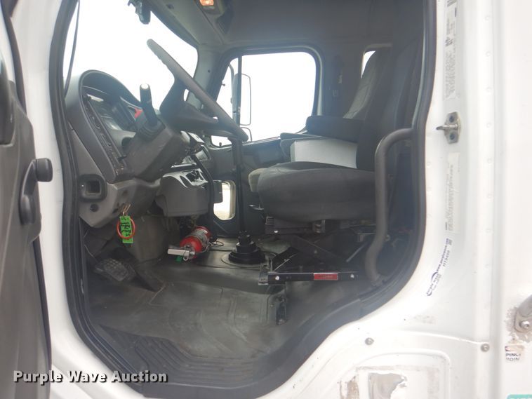 image for item HT9459 2004 Freightliner Business Class M2  utility / service truck