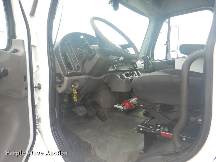 image for item HT9459 2004 Freightliner Business Class M2  utility / service truck