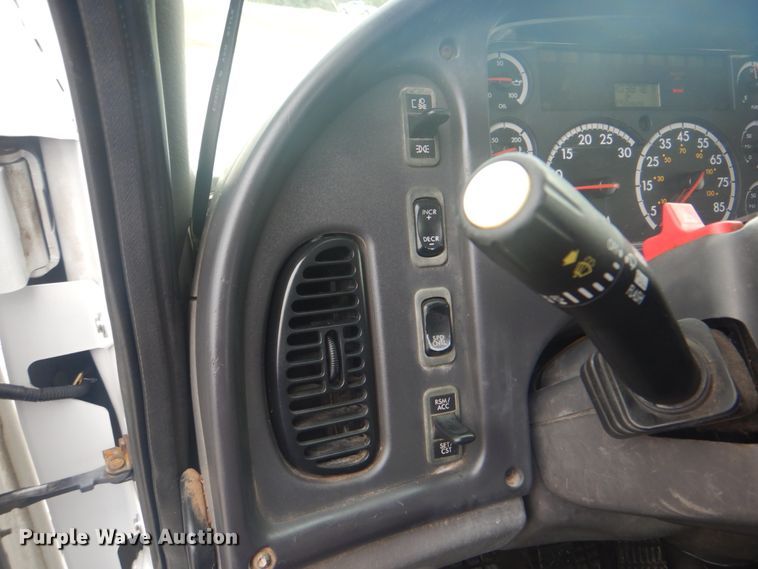 image for item HT9459 2004 Freightliner Business Class M2  utility / service truck