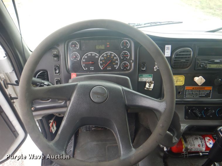 image for item HT9459 2004 Freightliner Business Class M2  utility / service truck