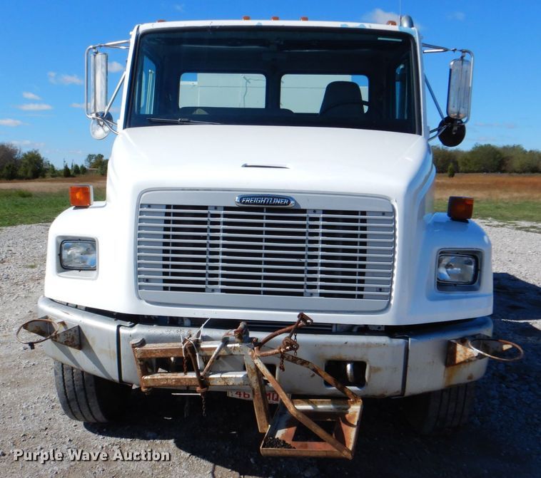 image for item HT9492 2000 Freightliner FL70  utility / service truck