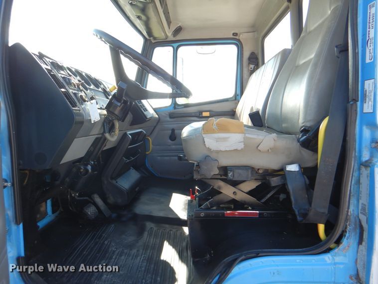 image for item HT9492 2000 Freightliner FL70  utility / service truck