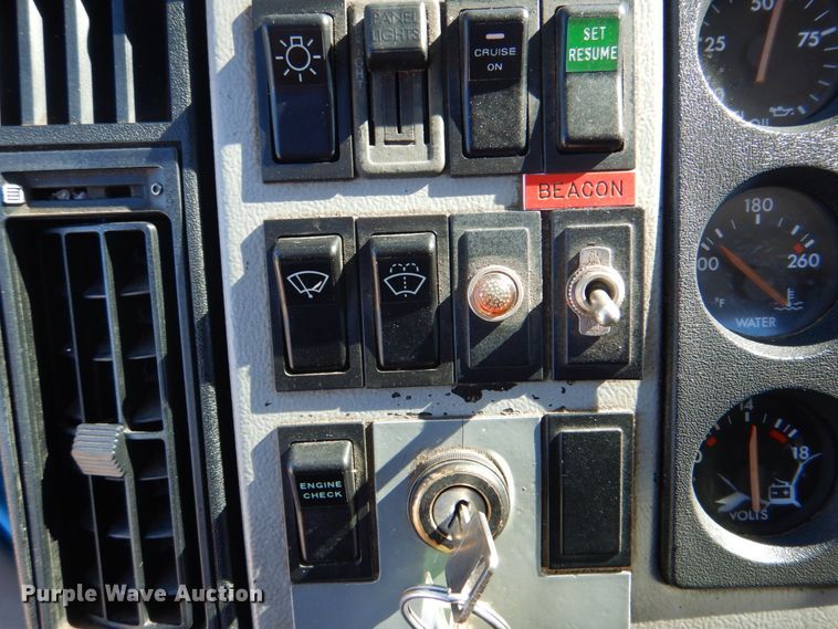 image for item HT9492 2000 Freightliner FL70  utility / service truck