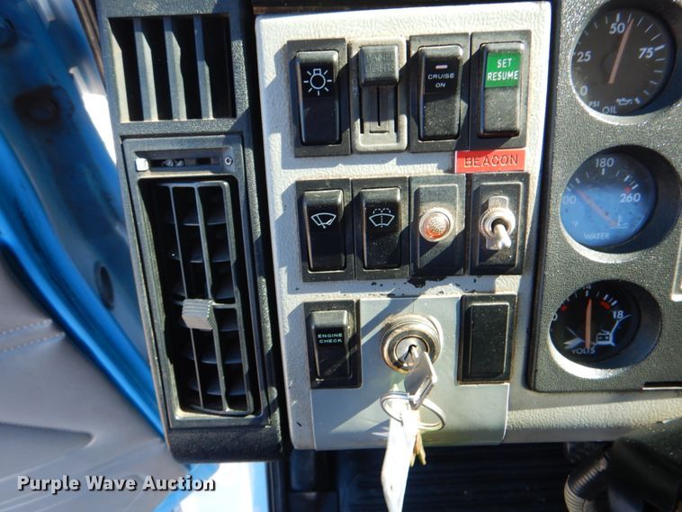 image for item HT9492 2000 Freightliner FL70  utility / service truck